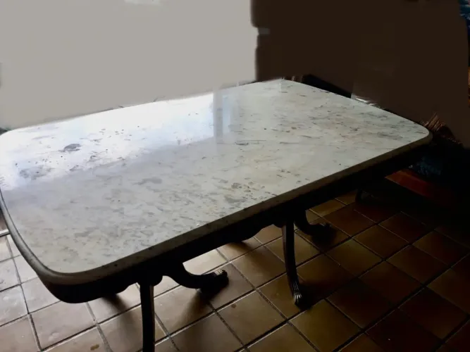 Mesa de Jantar Tampo Marmore e Pés Abacaxi Duplo