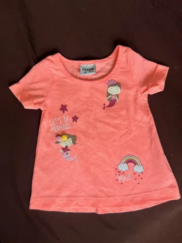 camiseta em algodao tamanho M detalhe dos baloes.
