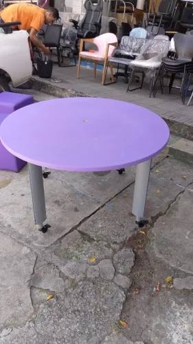 Mesa redonda Lilás