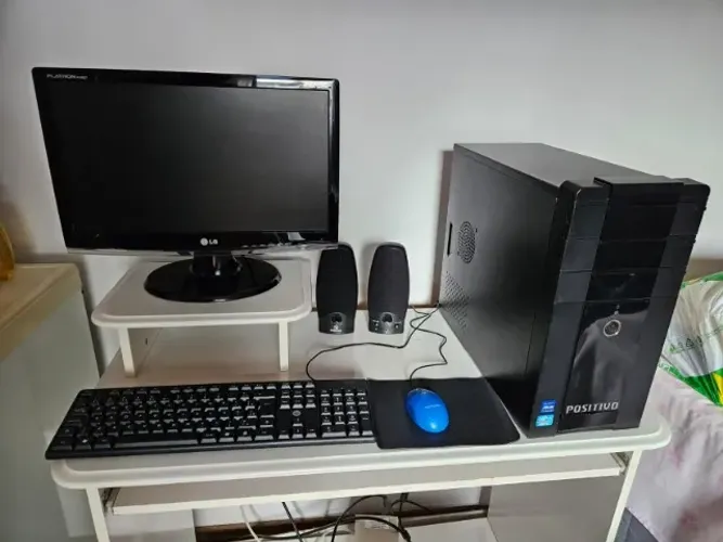 Computador I3 completo + mesa + estabilizador de energia