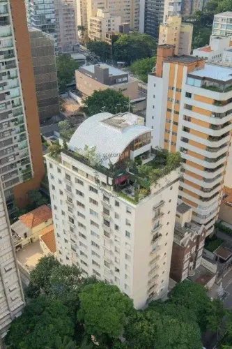 Cobertura duplex a venda no Condomínio Flamboyant.