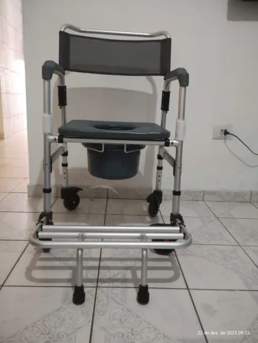 Produto Novinho -Cadeira de banho desmontável de alumunio hidroligth 135 kg