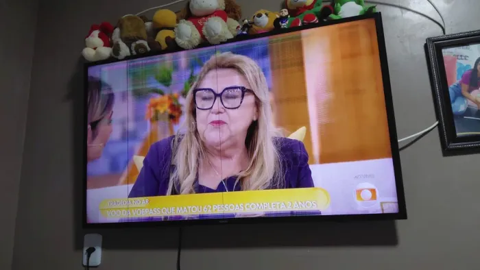 Vendo tv Samsung 50 polegadas com umas listras 350 reais