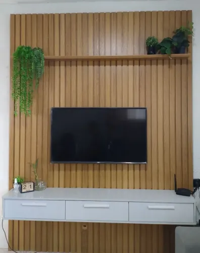 Painel ripado para TV