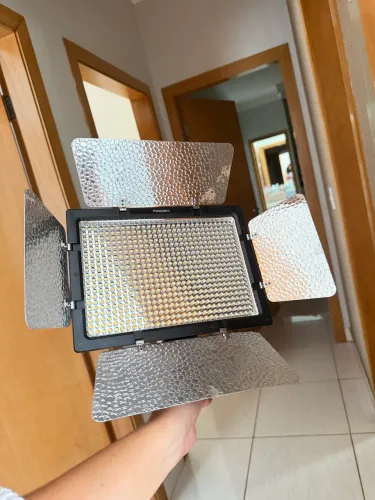 Led yongnuo yn600L