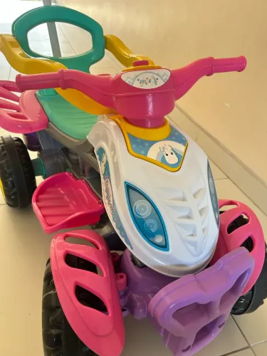 Quadriciclo Menina super novo 