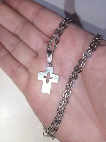 Crucifixo estilo Militar medalha com Cruz vazada. NOVO. Aço com banho de ródio 60 cm e 4mm