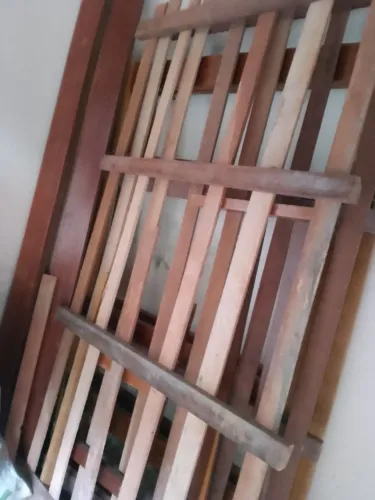 Vende-se um beliche são duas camas solteiro uma encima e uma em baixo