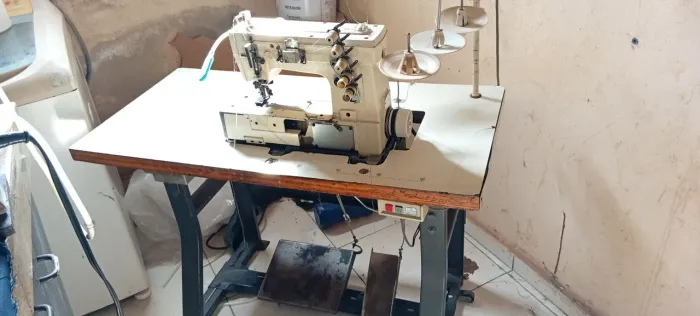 Máquina de costura GALONEIRA/CHULIADEIRA