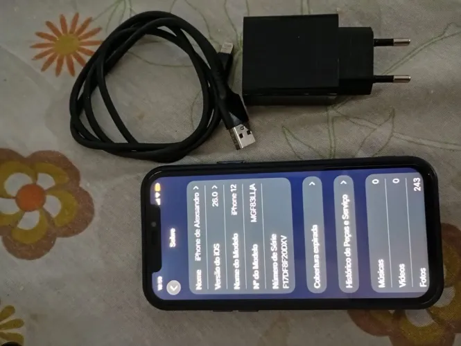 Vendo um iPhone 12 normal