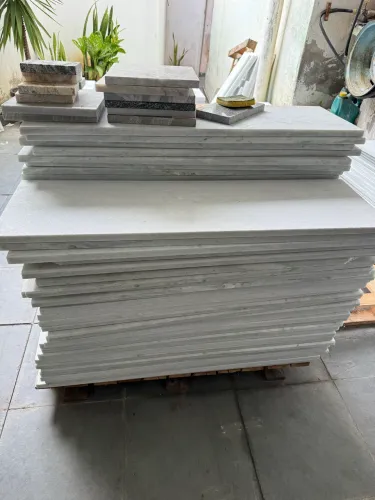 Peças em mármore branco tamanhos variados