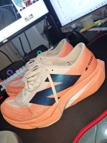 Tênis New Balance Rebel V4