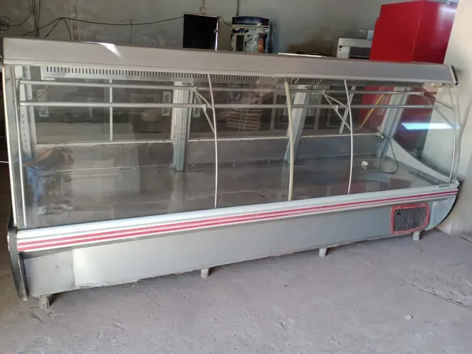 Vende-se balcão de açougue de 3 metros