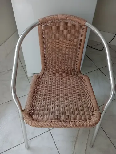 Vendo 3 cadeiras em alumínio com revestimento em fibra sintética.