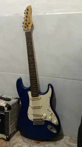 Guitarra Condor + amplificador