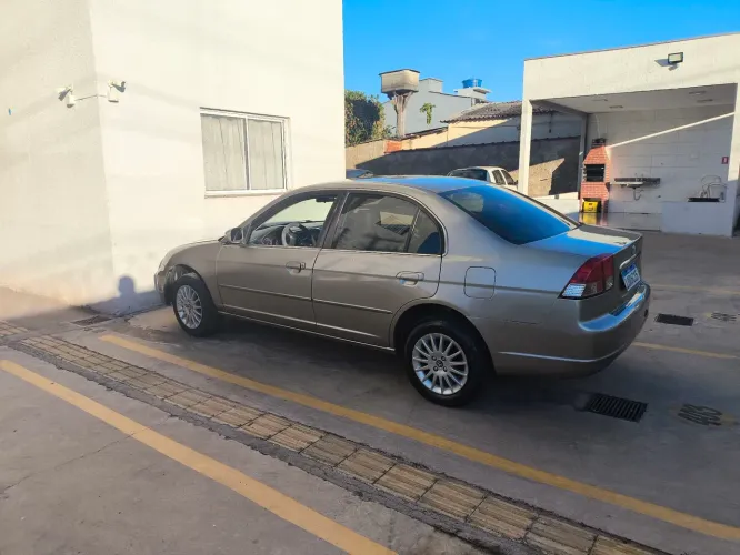 Honda Civic Sedan LX 1.7 16V 115cv Mec. 4P 2003