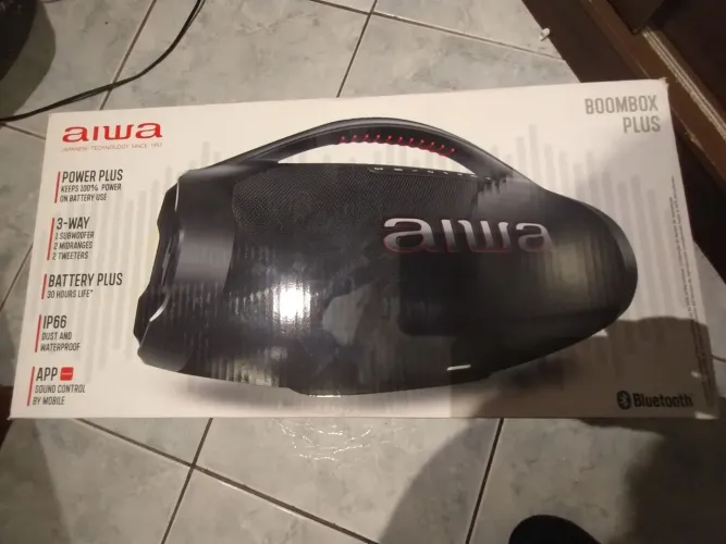Vendo caixa boombox nova