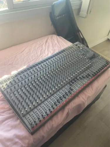 2 Mesas de Som 32 Canais Behringer + Phonic - Para Revisão