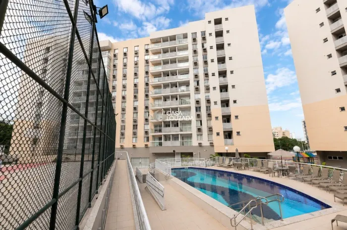 Aluga-se apartamento de 02 quartos com suíte em Jardim Camburi