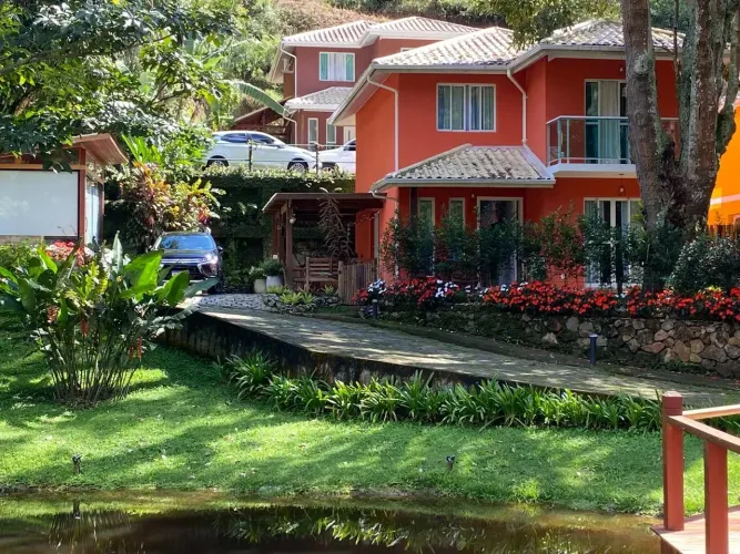 Casa de condomínio para venda possui 125 metros quadrados com 4 quartos