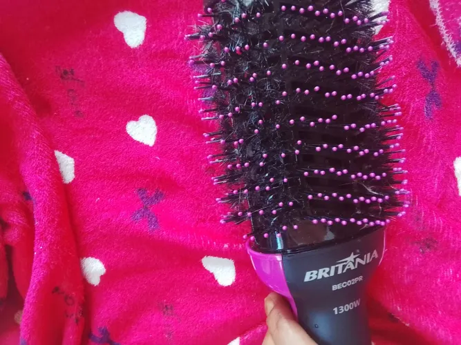 Escova secadora e modeladora