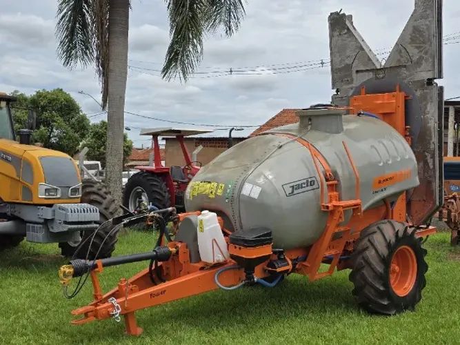 JACTO ARBUS 4000 L ANO 2017