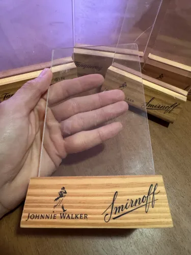 Kit Conjunto Display Medeira Acrilico personalizado Johnnie Walker Gin Gordons
