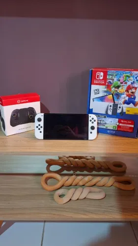 Nintendo Swtich Oled Desbloqueado - 3 meses de uso