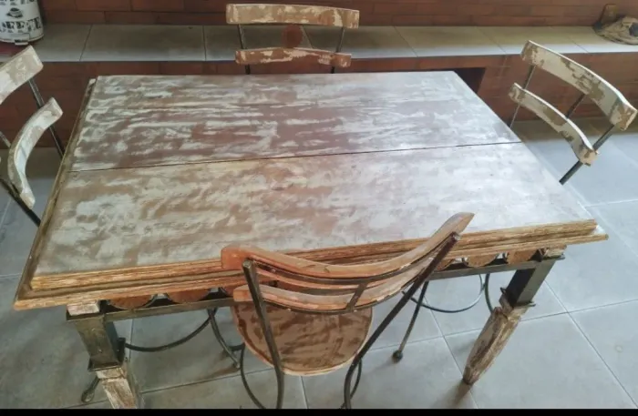 Mesa com quatro cadeiras rústica 1,20x0,80