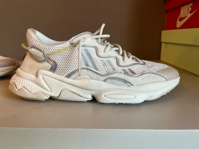 Tênis adidas ozweego
