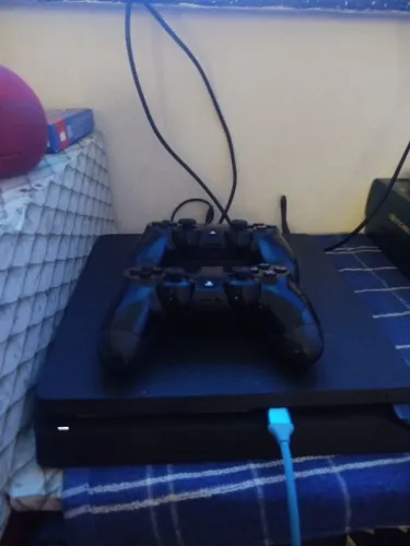 Ps4 slim 1 tera de memória