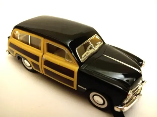 Miniatura Ford Woody Wagon 1939 Antigo
