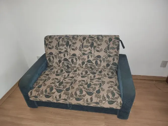 Sofá cama totalmente funcional.