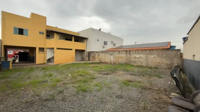 Ponto comercial com Apartamento no Residencial Araguaia