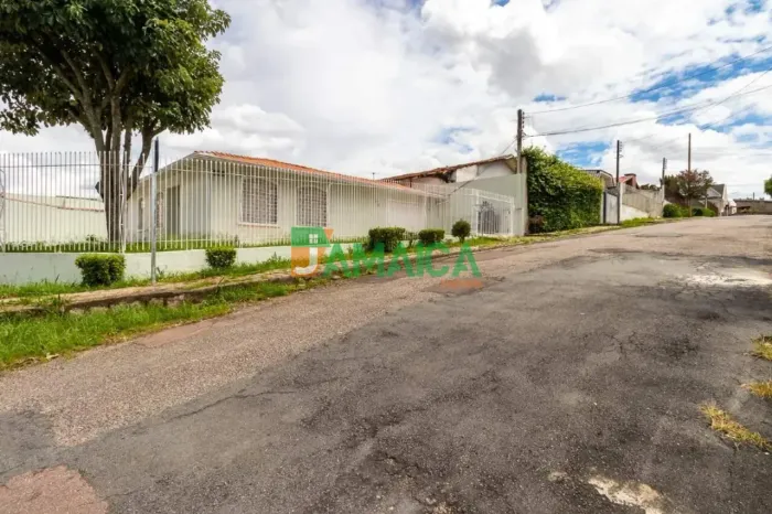 Casa com 136,90m² para locação na Rua Reinoldo Scherner no Uberaba - 173
