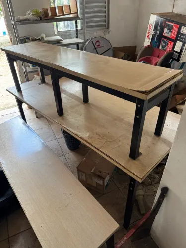 Mesa com bancos para 6 pessoas