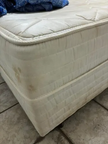 Cama de sal com cabeceira