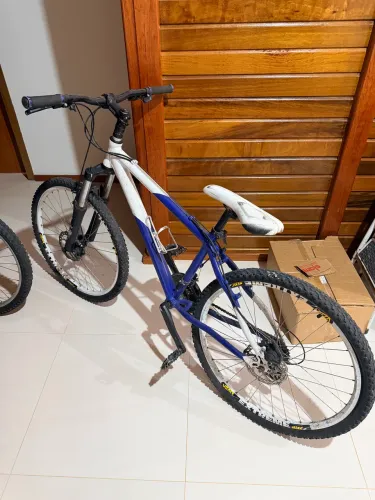 Bike Oxer com peças shimano e suspensão RST