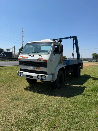 Caminhão Vw 13130 reduzido poli guindaste