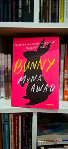 Livro "Bunny" de Mona Awad