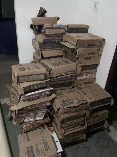 pastilhas 10x10 tecnogres cor vermelha e branca