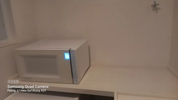 Micro-ondas Brastemp 32 litros, branco, com menu gourmet, 127v, em excelente estado.