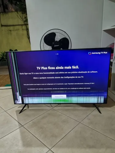 TV Samsung 4k 55 polegadas tela quebrada.