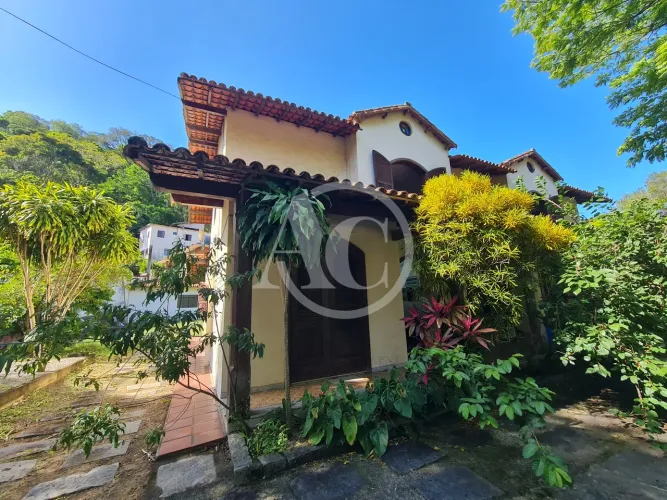 Imperdível! Casa à venda em Fradinhos, Vitória-ES: 7 quartos, 2 suítes, 3 salas, 4 banheir
