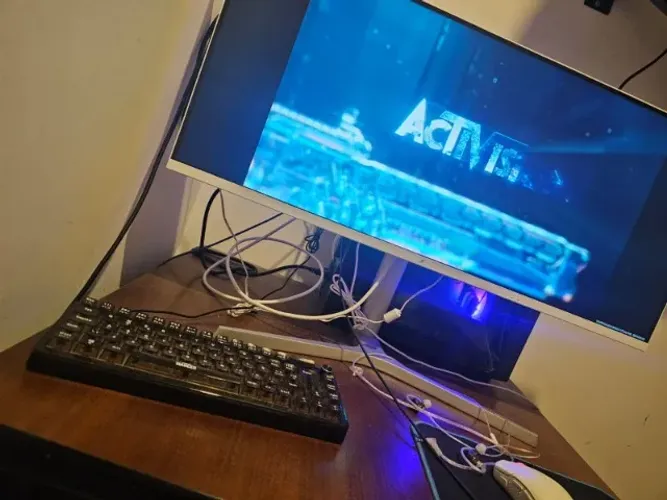 PC Gamer - Monstro saindo da jaula.