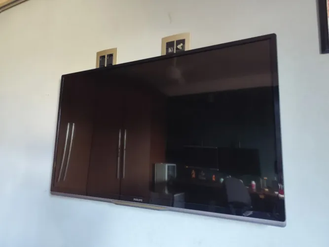 TV Philips LED 42 Polegadas - Conservada