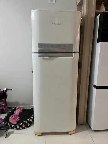 Vende-se geladeira Electrolux DF50 (usada funcionando)