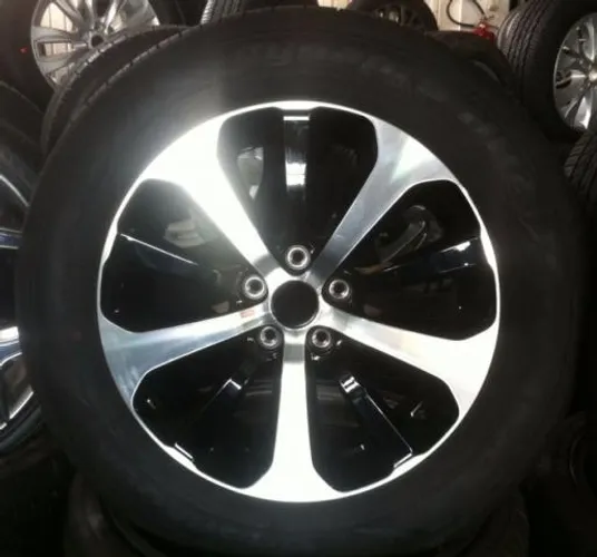 Roda KIA SORENTO 2015/2016 ARO 18 + PNEU DELINTE /KUHMO 235/60/18 NOVO POR R$1.750,00 CAD