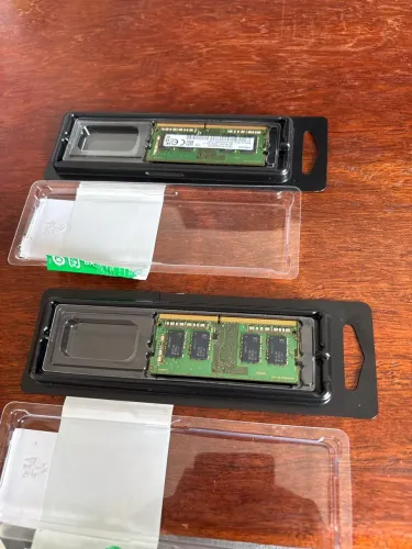 DUAS MEMÓRIAS RAM DDR4 8GB (4GB CADA UMA)