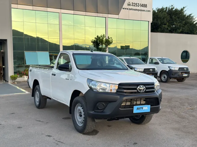 Toyota Hilux CS 4X4 2.8 TDI Diesel Mec. 2023
